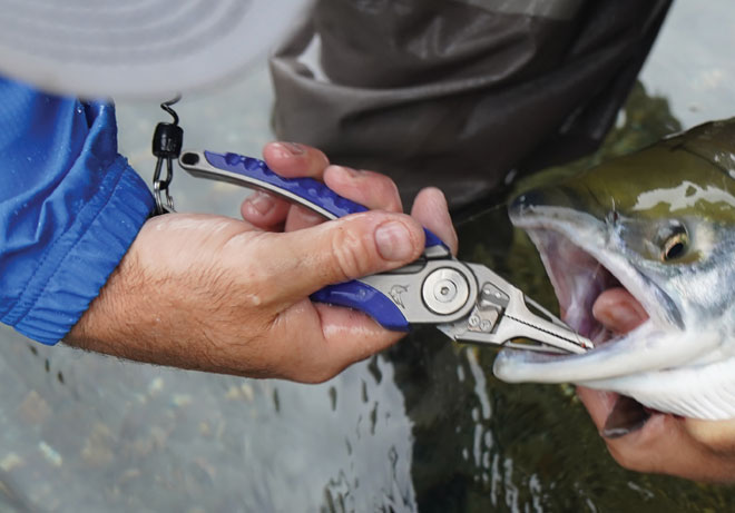 10 sea fishing tools that'll make your life a lot easier - Canny